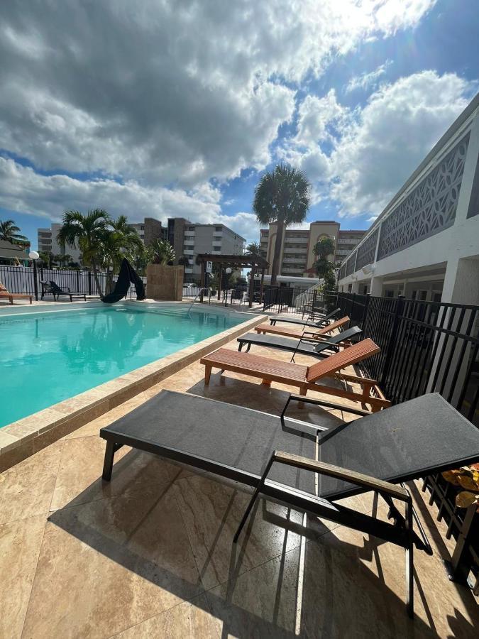Holiday Isles Resort Madeira Beach Exterior photo