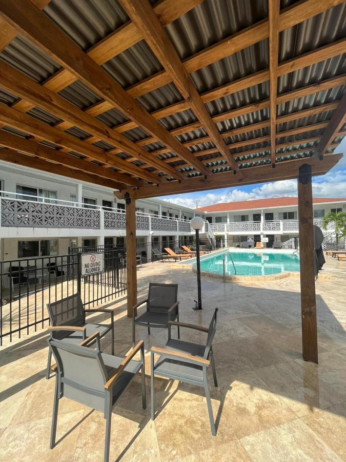 Holiday Isles Resort Madeira Beach Exterior photo