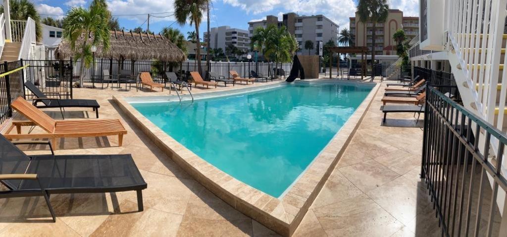 Holiday Isles Resort Madeira Beach Exterior photo