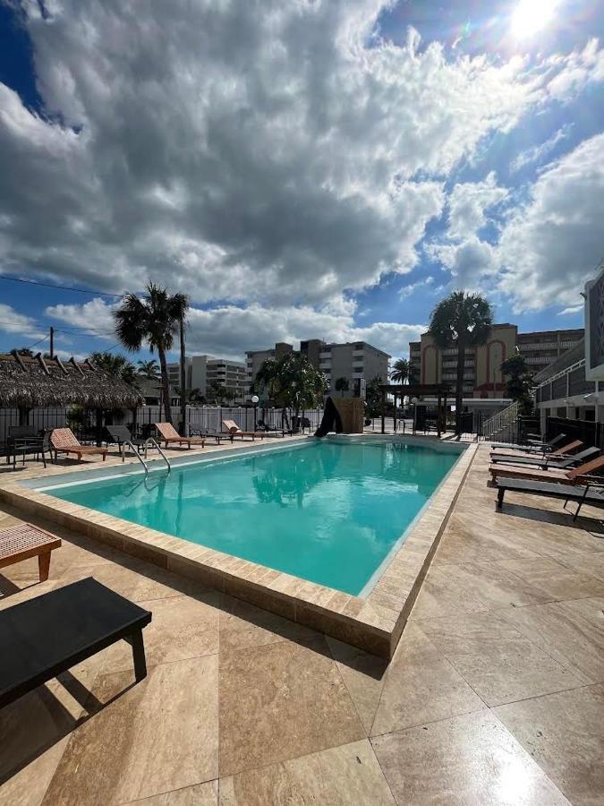 Holiday Isles Resort Madeira Beach Exterior photo