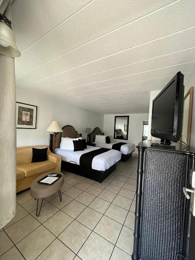 Holiday Isles Resort Madeira Beach Exterior photo