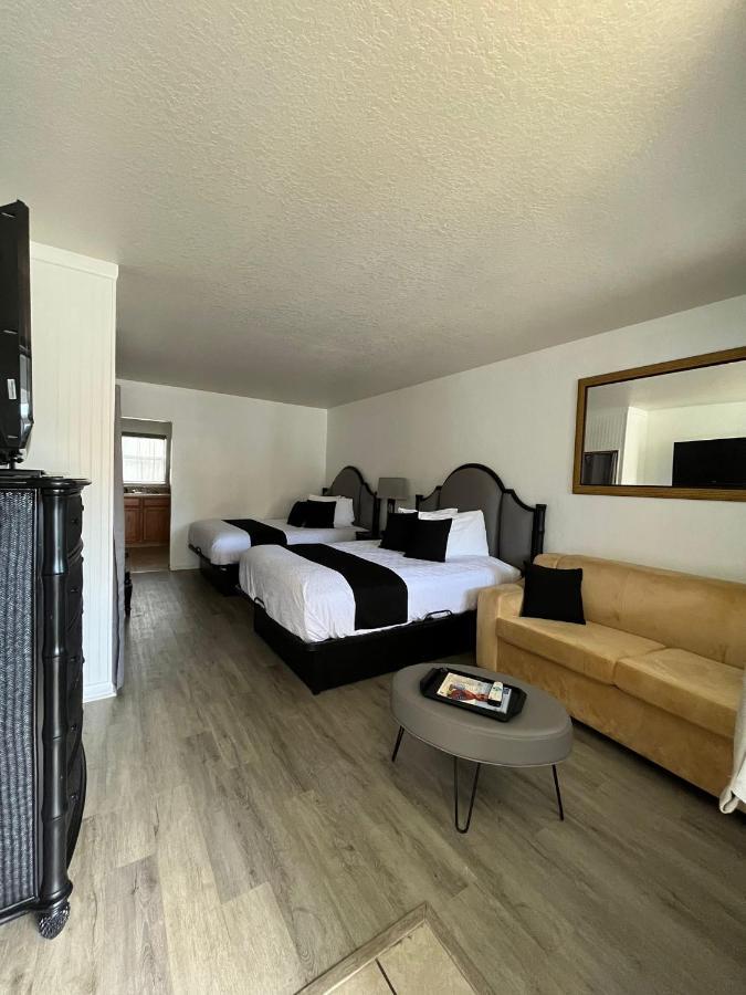 Holiday Isles Resort Madeira Beach Exterior photo